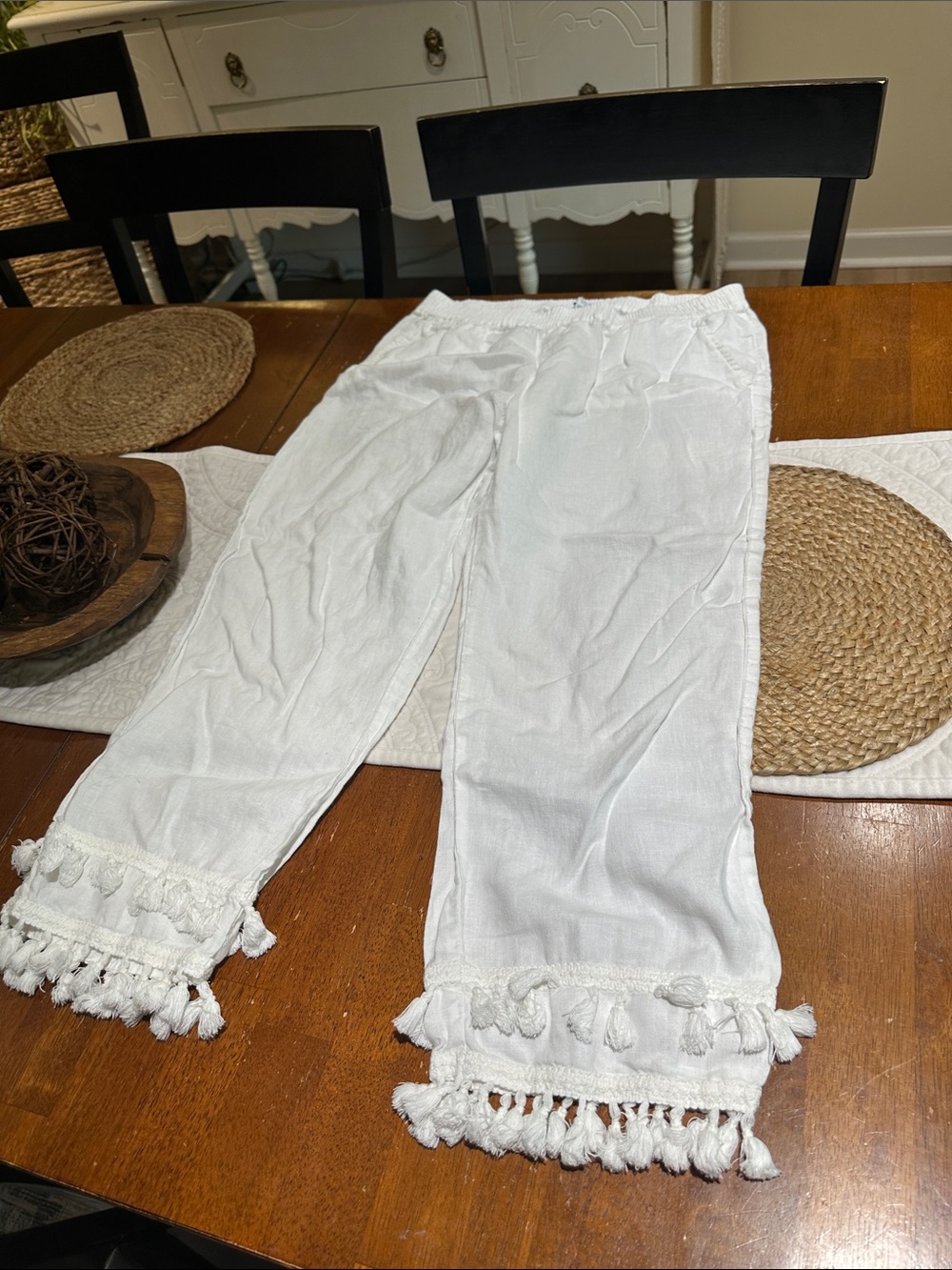 crown & ivy White Tassel-Hem Linen Crop Pants